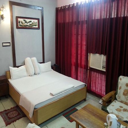 Hotel Royal Inn ปัฏนา ภายนอก รูปภาพ